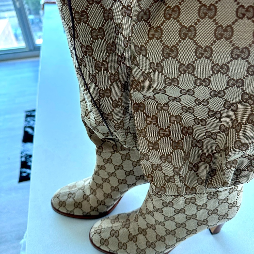 Worn once size 8, thigh high, comes with dust bags and box.